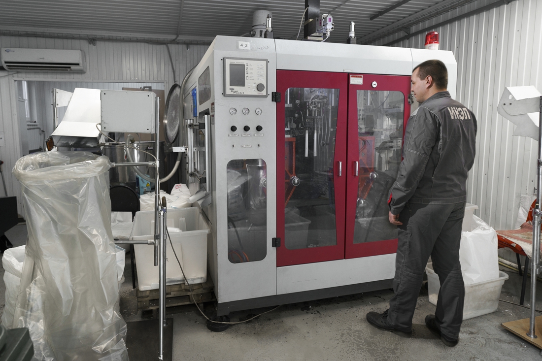 Экструзионно-выдувное формование Экструзионно-выдувное формование